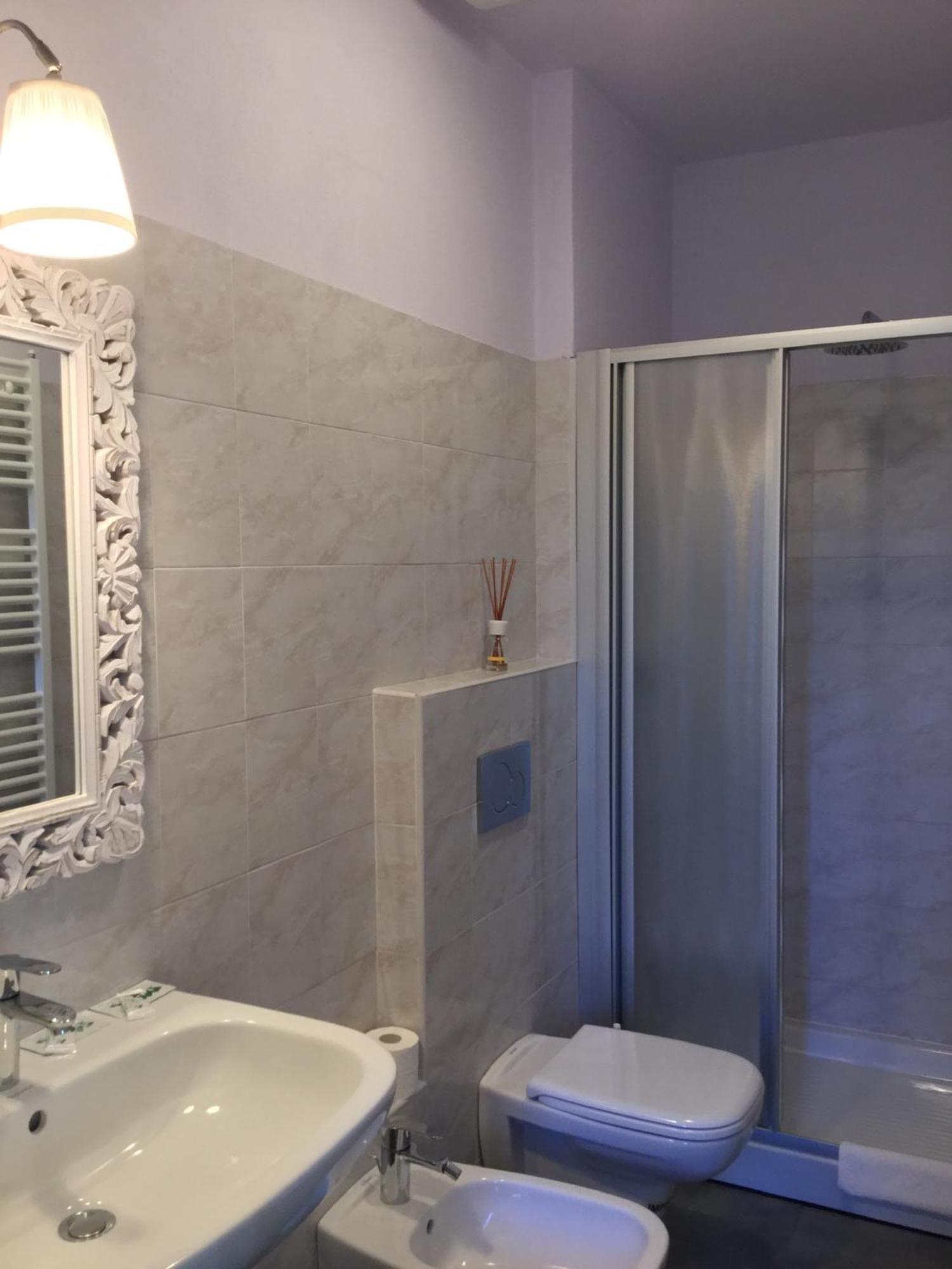 B&B Cherry En Rose Lezzeno Luaran gambar