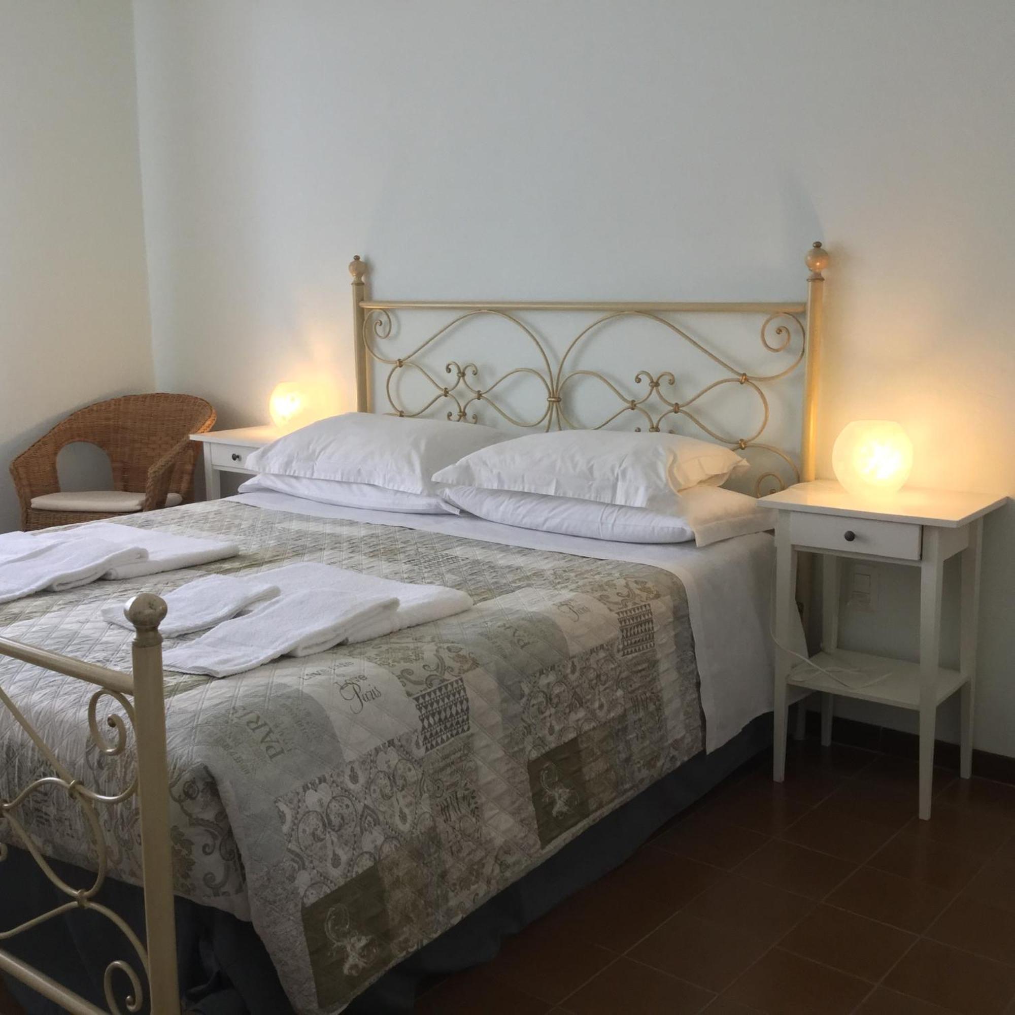 B&B Cherry En Rose Lezzeno Luaran gambar
